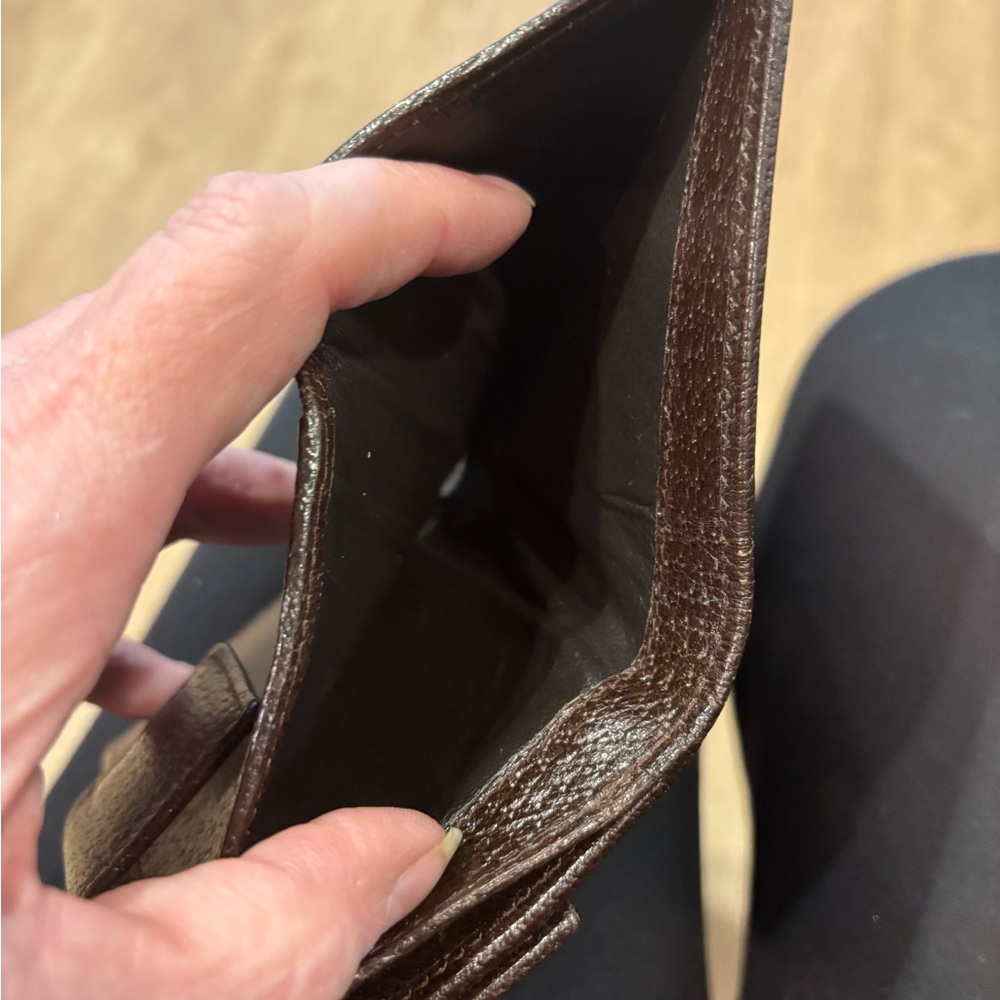 Gucci Tan and Brown Monogram Wallet - Picture 15 of 16